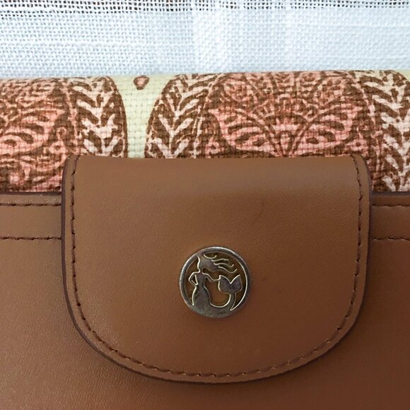 Bundle - Spartina Wallet Wristlet and JoJo Leather Crossbody Handbag - Picture 13 of 16